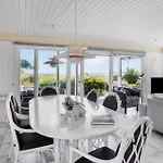 3 Bedroom Stunning In Juelsminde Nyaraló Sønderby