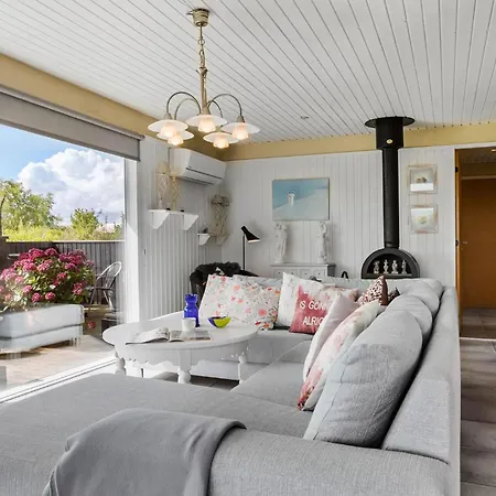 3 Bedroom Stunning In Juelsminde *